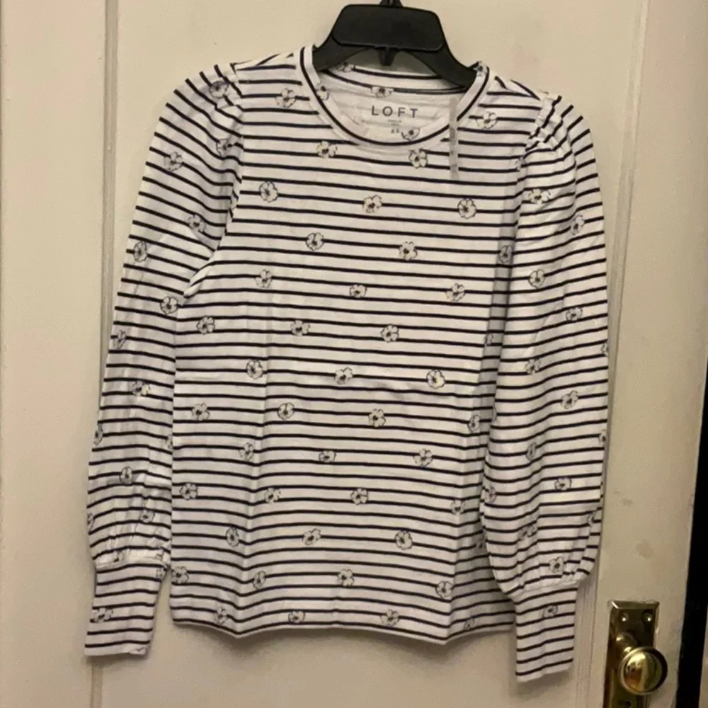 NWT Loft puff sleeves top size XS.